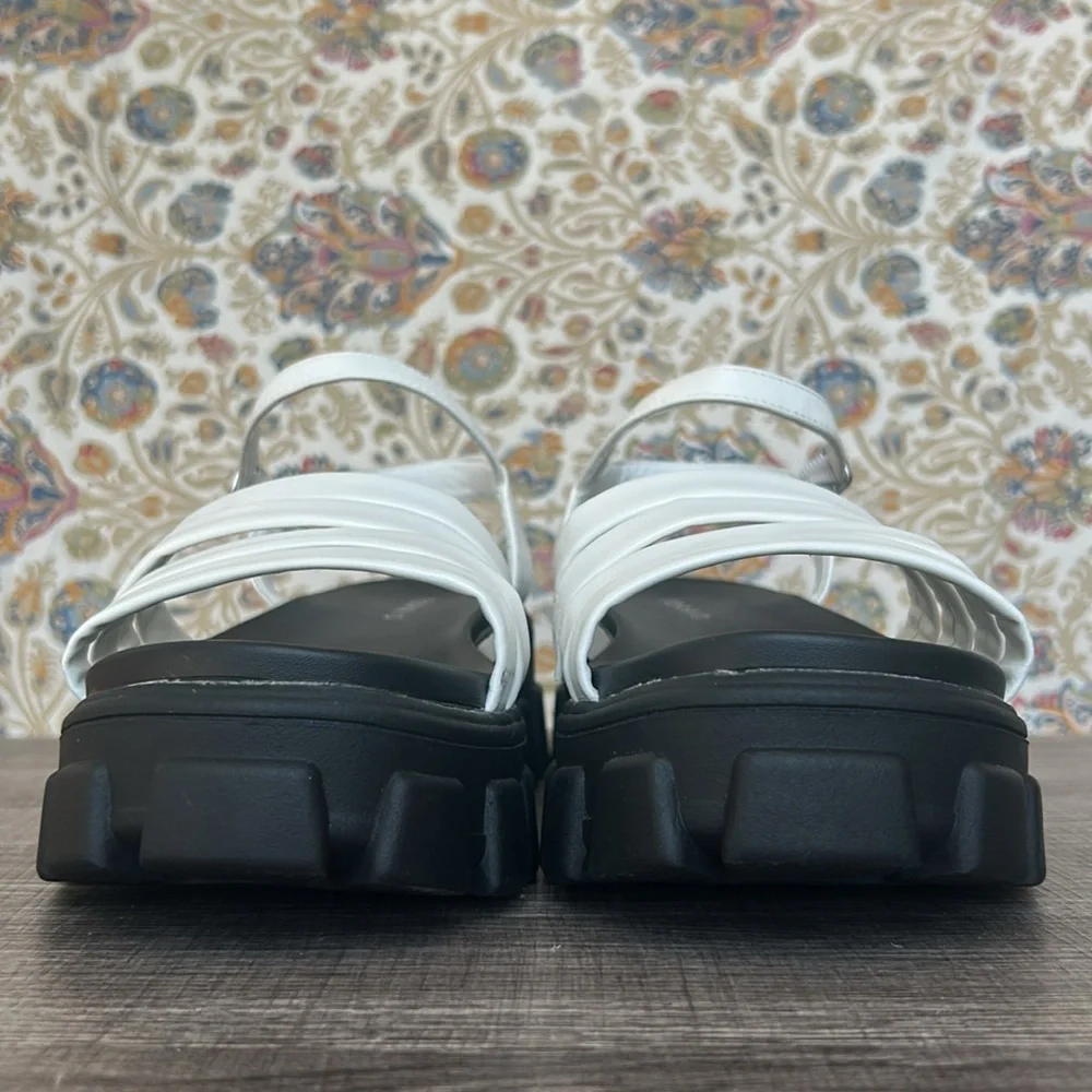 NWT Torrid White and Black Chunky Platform Sandals Multi Band Heeled Strappy 8WW